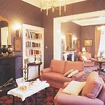 Ross House Hotel