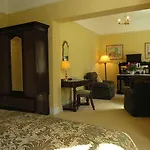 Ross House Hotel 4*