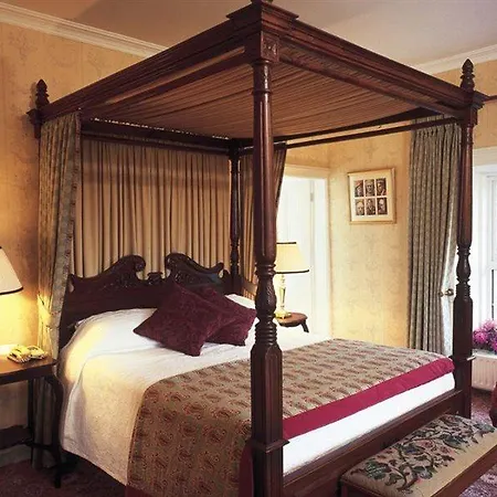 Отель Ross House 4*