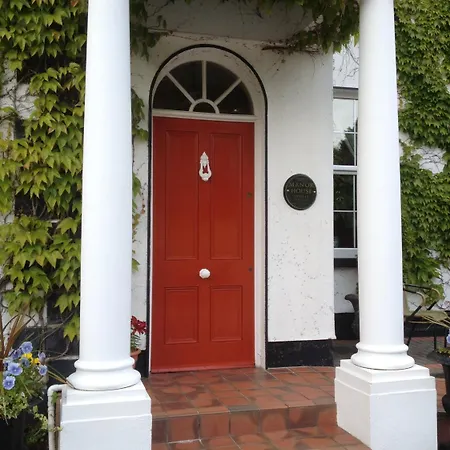 Ross House Отель