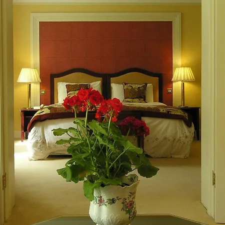 Ross House 4*