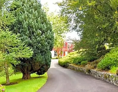 Ross House 4* Killarone