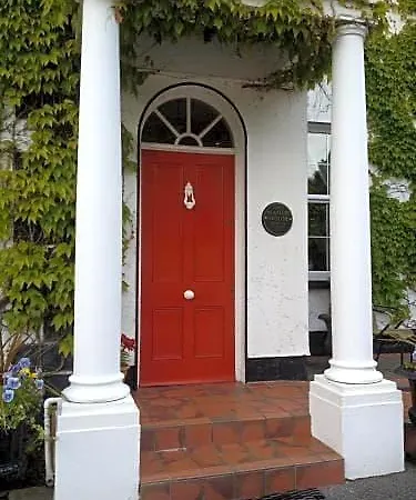 Ross House Hotel 4*