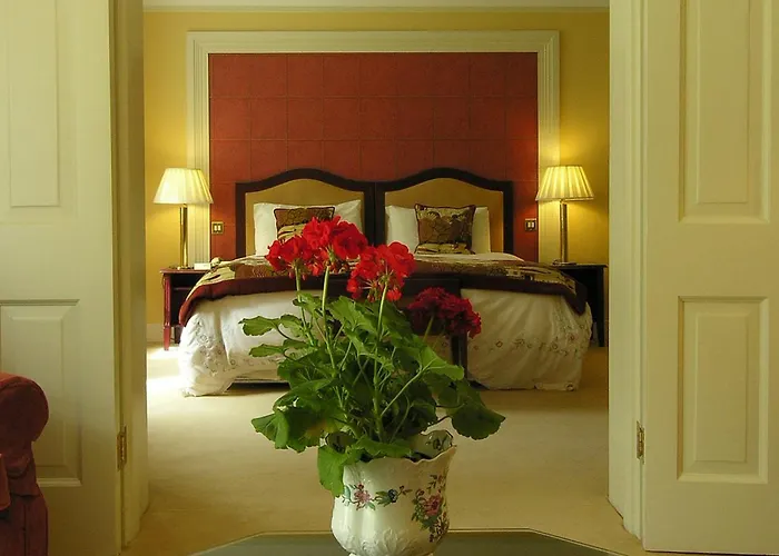Ross House 4*