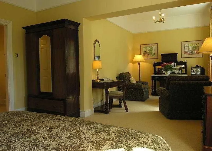 Ross House Hotel 4*